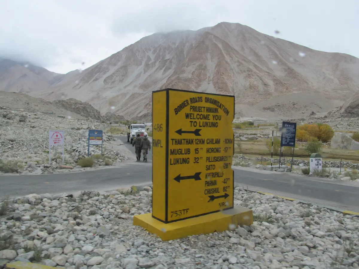Road signboard near Tangtse with directions to Lukung and Pangong