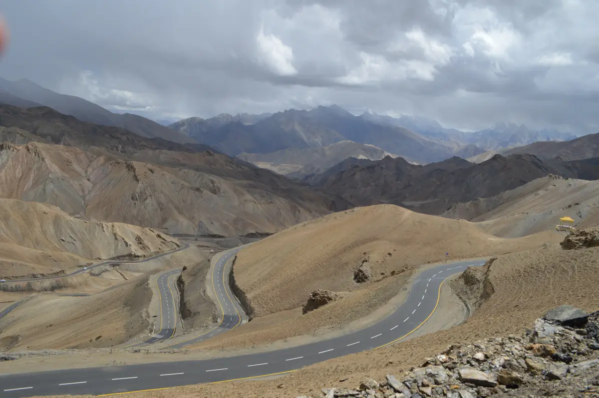 Mountain landscape and road along the Srinagar–Leh highway